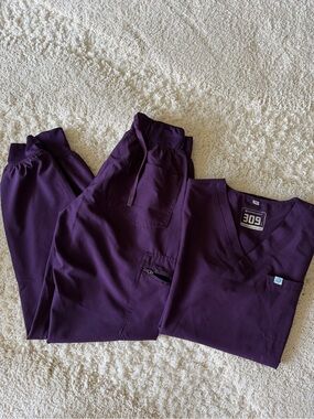 Women’s V-Neck Scrub Top and Jogger Set in Deep Purple